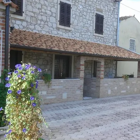 Memic 100 M Do Plaze, Memic Only 100m From Lejlighed